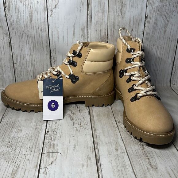 Universal Thread Women’s Beige Tully Ankle Booties size 6 Memory Foam NEW - Picture 3 of 7